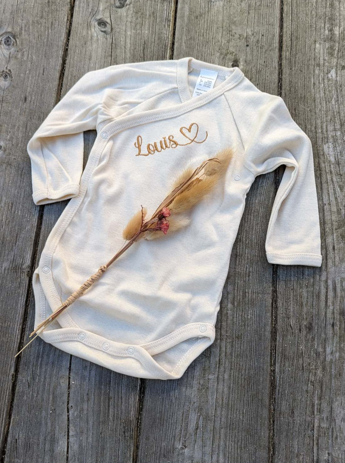 personalisierter Baby Body - bestickt mit Namen oder Text